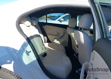 2019 Mercedes-Benz A 220 из США, поврежденный, VIN WDD3G4EB4KW030814